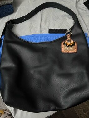 BAGGU recycled leather shoulder tote with cow tag